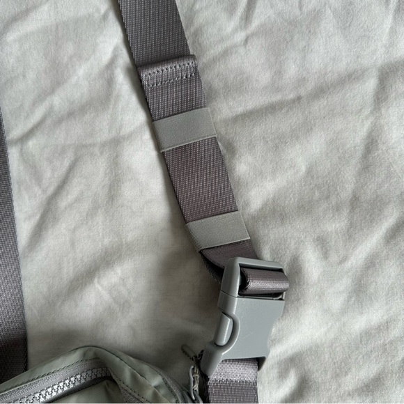 Lululemon Light Grey Everywhere Belt Bag - Picture 4 of 5